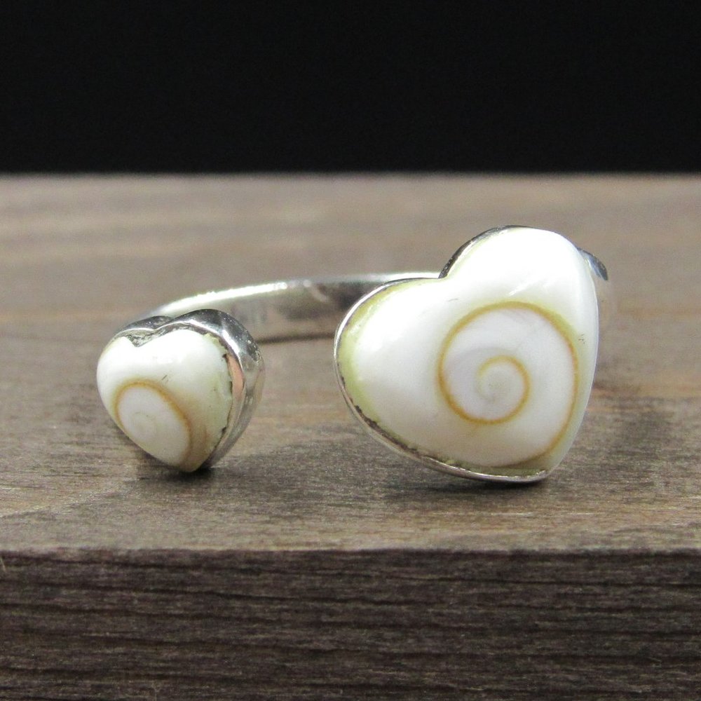 Size 5.75 Sterling Silver Double Heart Swirling Shell Band Ring Vintage - Picture 1 of 7